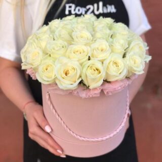 Розы в шляпной коробке