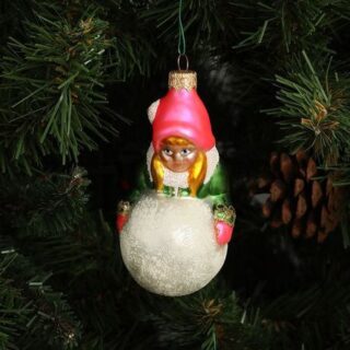 Формовая елочная игрушка Девочка со снежком Max Christmas