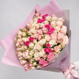 Букет из 25 высоких кустовых роз  60-70 см нежный микс в стильной упаковке