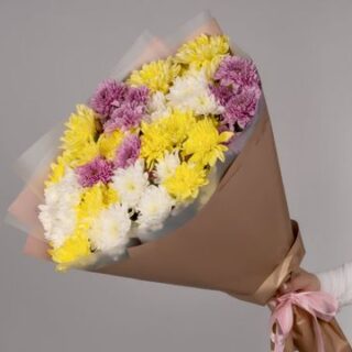Букет из 11 кустовых хризантем микс в стильной упаковке