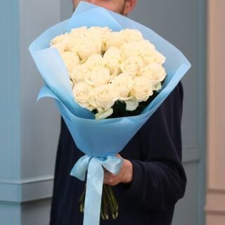 Букет из 25 белых роз 60-70 см  Vendella