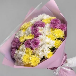 Букет из 15 кустовых хризантем микс в стильной упаковке