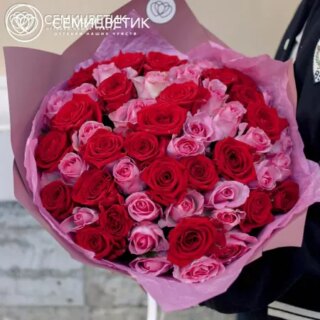 51 красная и розовая роза (Россия) 35 см